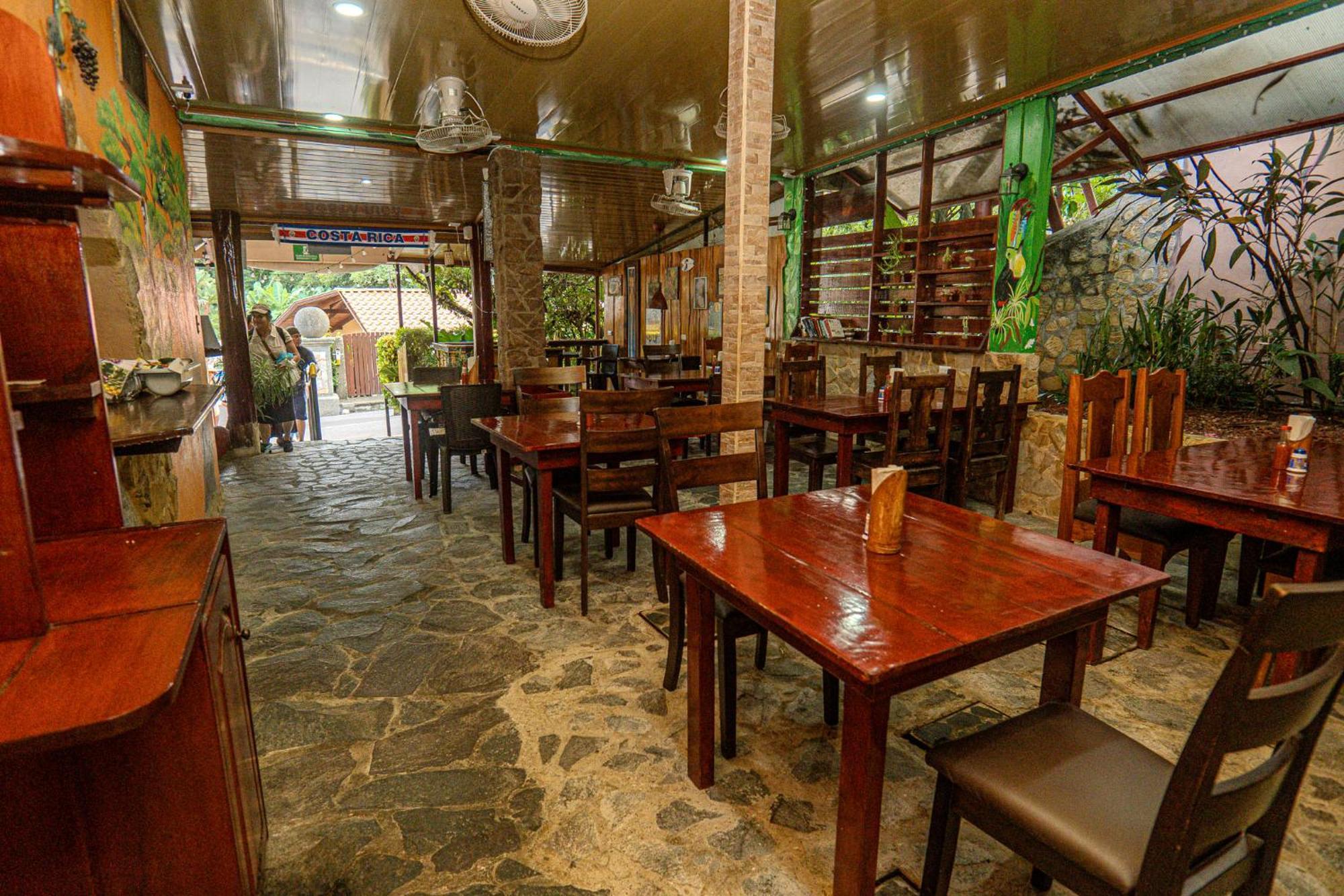 Costa Linda Art Hostel มานูเอล อันโตนิโอ ภายนอก รูปภาพ