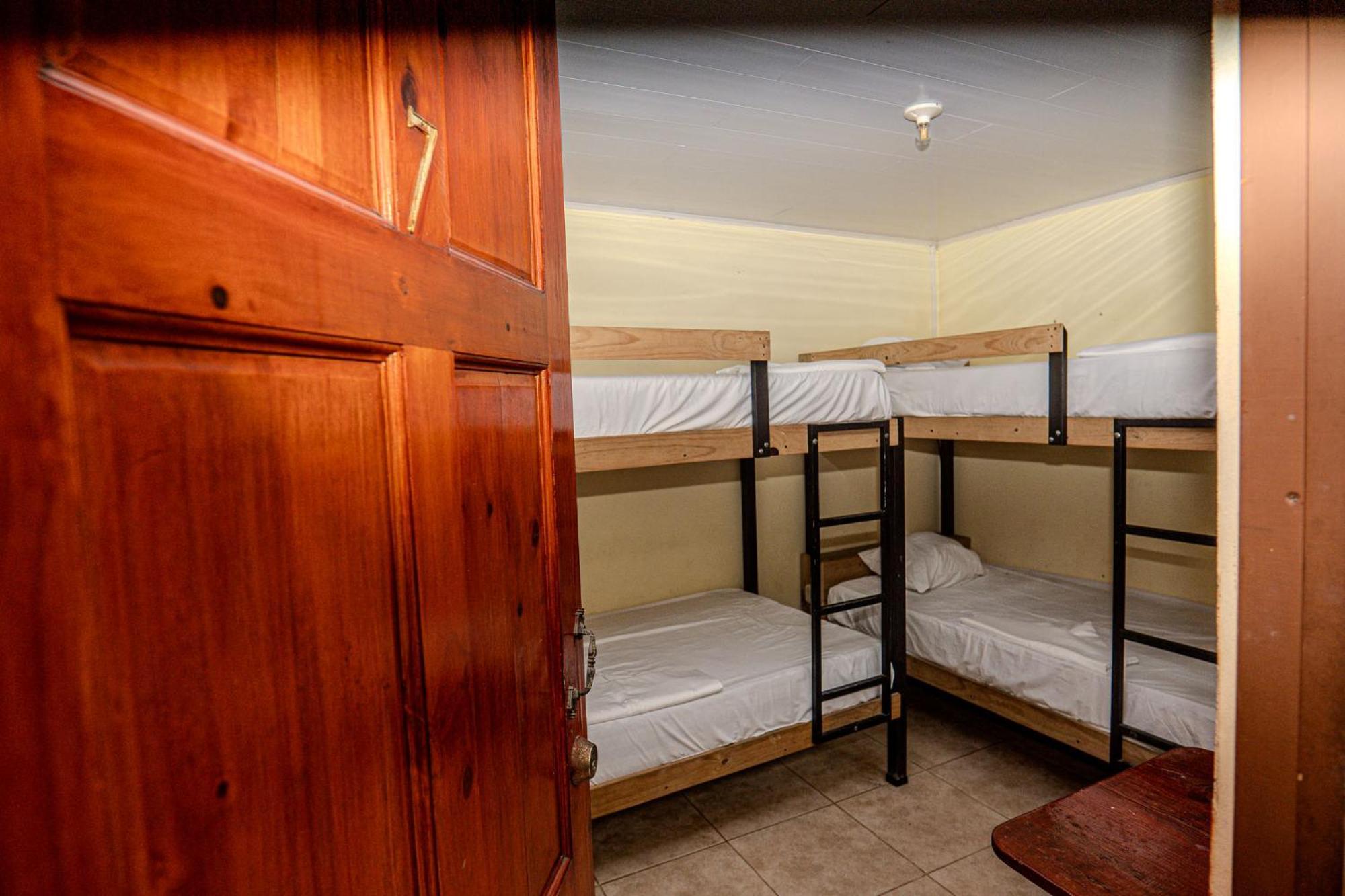 Costa Linda Art Hostel มานูเอล อันโตนิโอ ภายนอก รูปภาพ