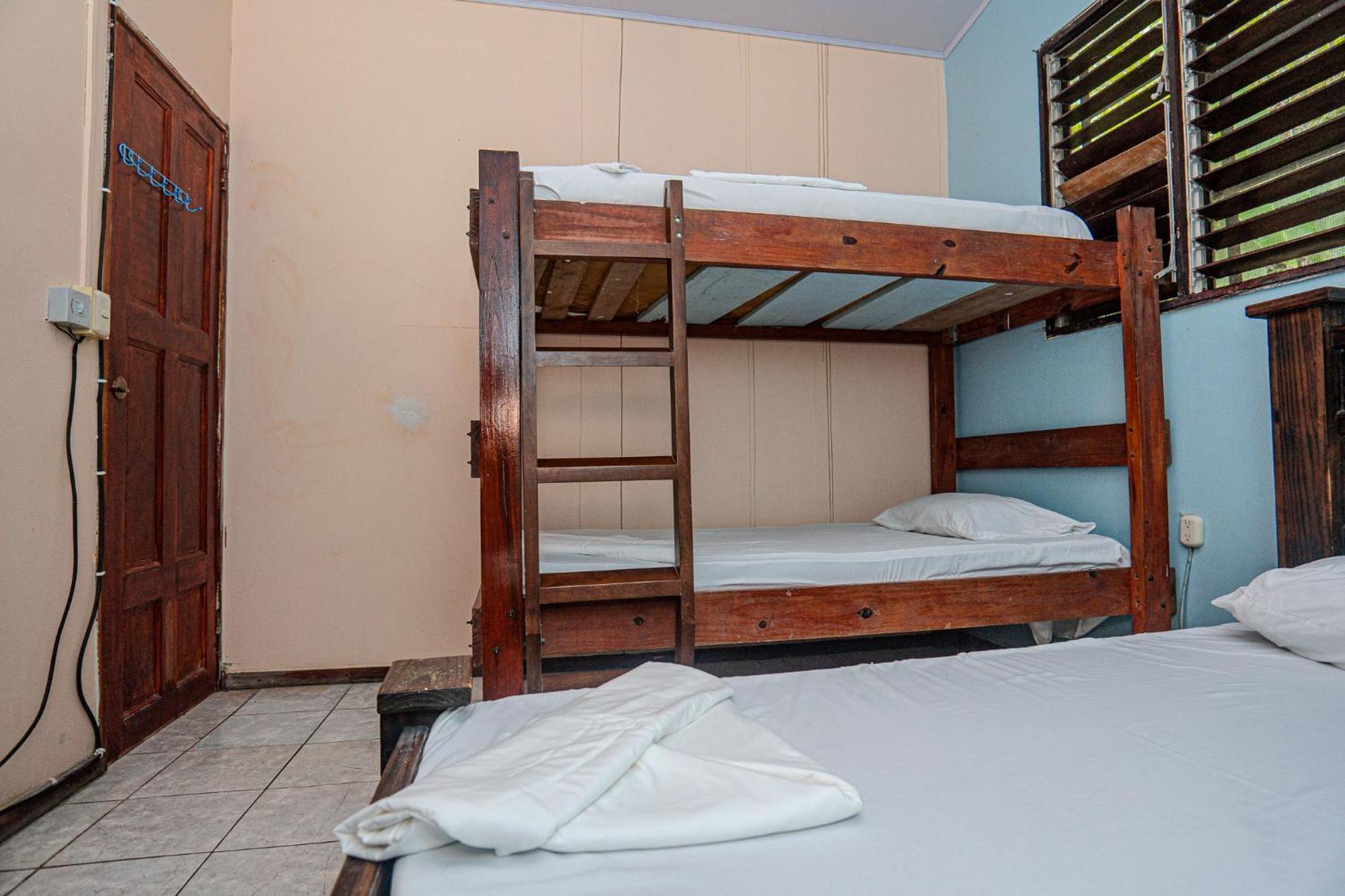 Costa Linda Art Hostel มานูเอล อันโตนิโอ ภายนอก รูปภาพ