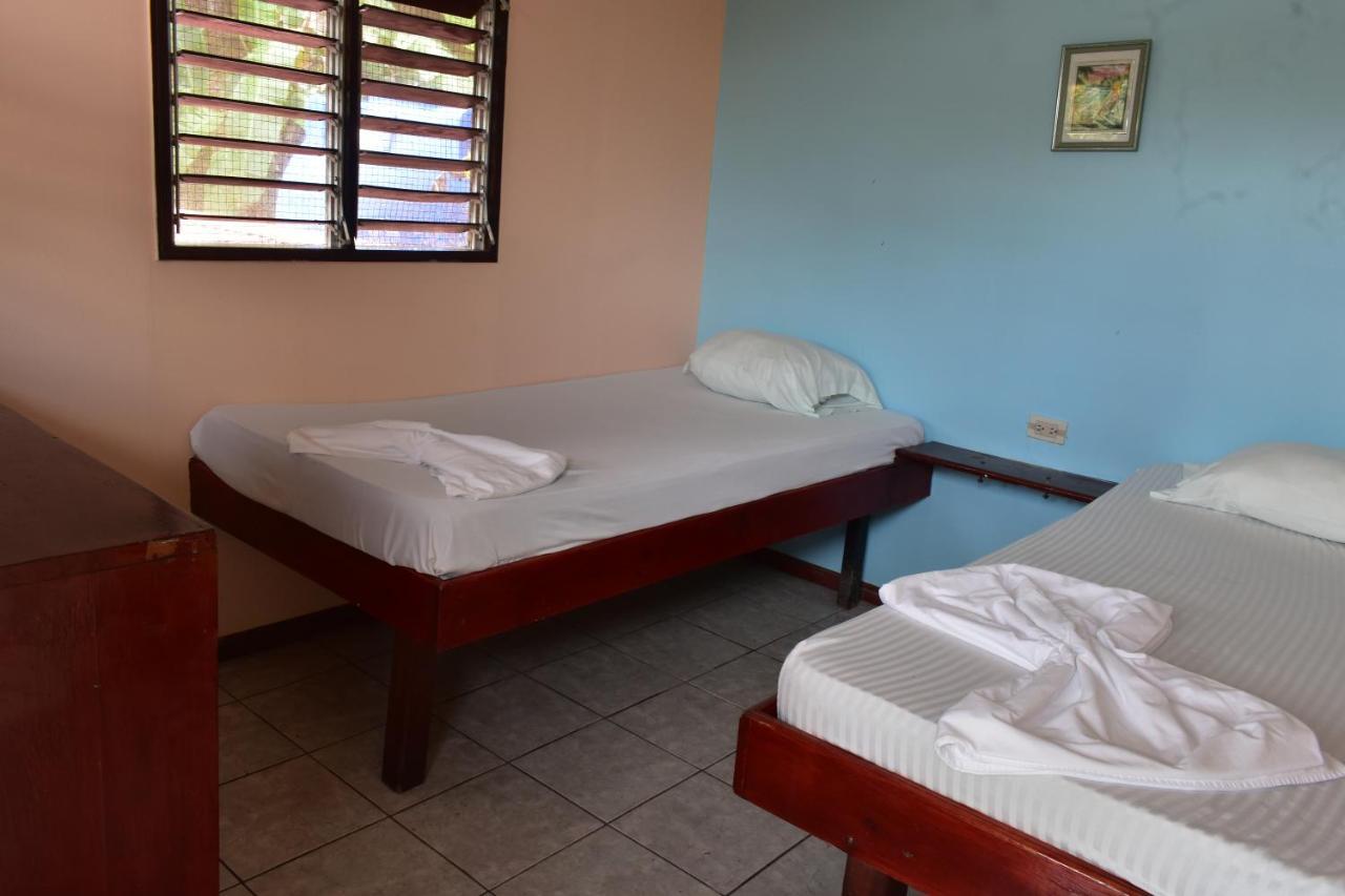 Costa Linda Art Hostel มานูเอล อันโตนิโอ ภายนอก รูปภาพ