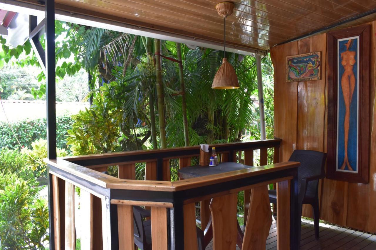 Costa Linda Art Hostel มานูเอล อันโตนิโอ ภายนอก รูปภาพ