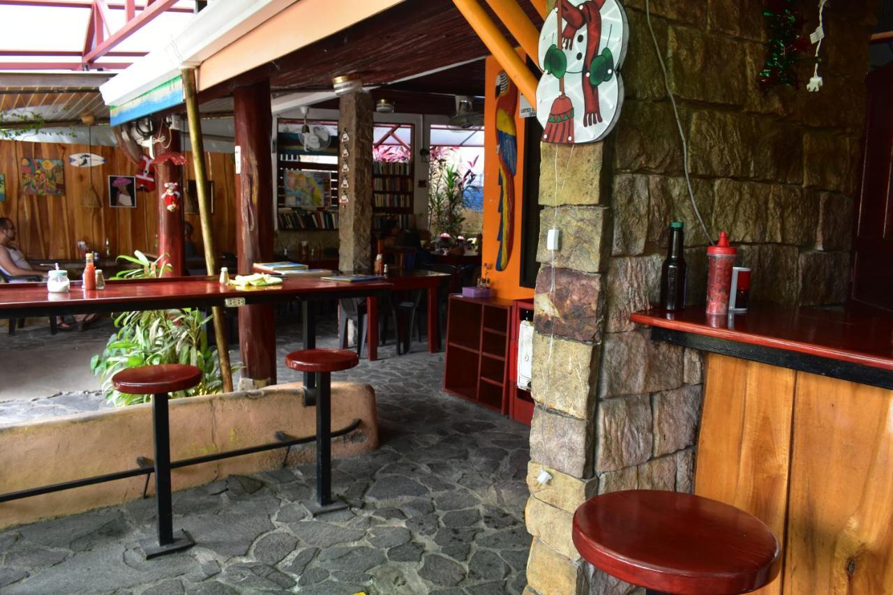 Costa Linda Art Hostel มานูเอล อันโตนิโอ ภายนอก รูปภาพ