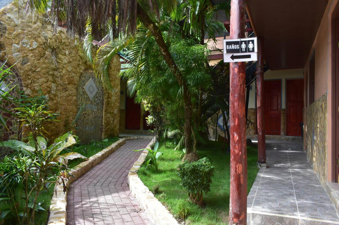 Costa Linda Art Hostel มานูเอล อันโตนิโอ ภายนอก รูปภาพ